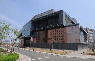 孵化器